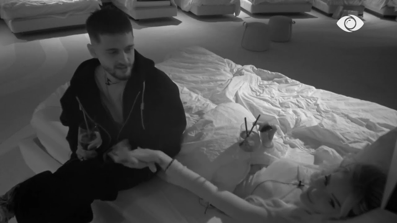 “Çika ime”/ Gimbo qëndron pranë Selin, i puth dorën