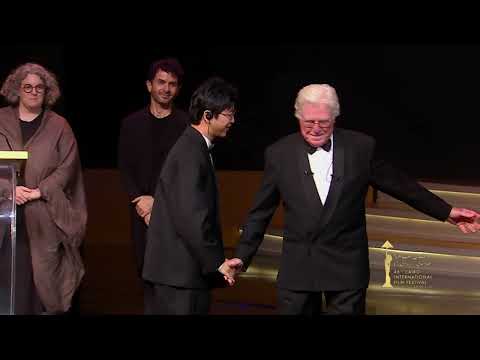 فيلم "The Botanist" للمخرج الصيني Jing Yi يفوز بجائزة أسبوع النقاد الدولي | مهرجان القاهرة 46 🎬🏆