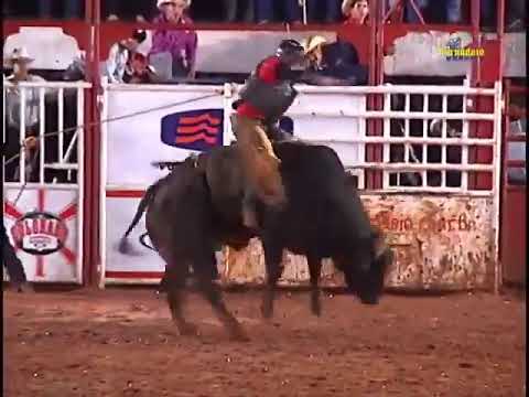 cosme antonio filho vs magnífico cia Paulo Emílio  rodeio colorado 2011