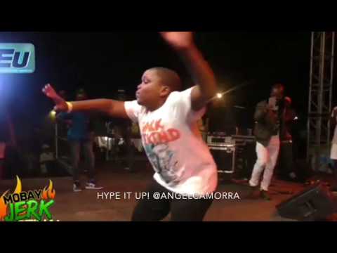 TANTO BLACKS DOING THE LA LI LAA DANCE WITH TWO CHILDREN FROM AUDIENCE