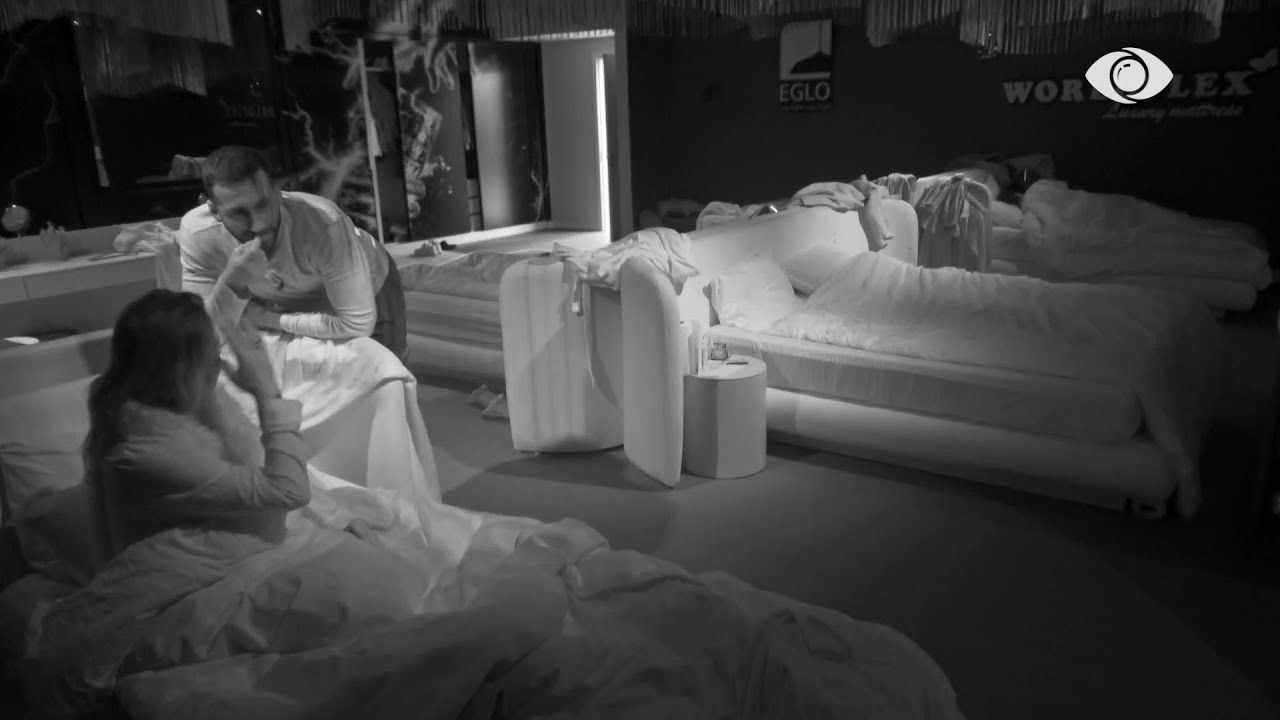 “Nga të tëra anët shtëpisë po i hynë flladi se kalon…”/ Jozi thur vargje për Rozanën dhe Gertës