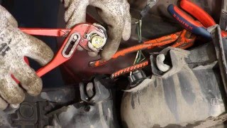 How to replace broken glass bulb in car