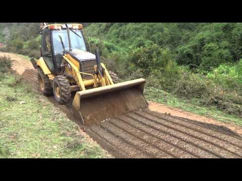 RETROEXCAVADORA TRABAJANDO