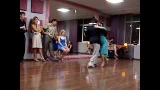 Sergey & Anna Sokhnenko, improvisation, Juan D'Arienzo con Alberto Echague - La Bruja.