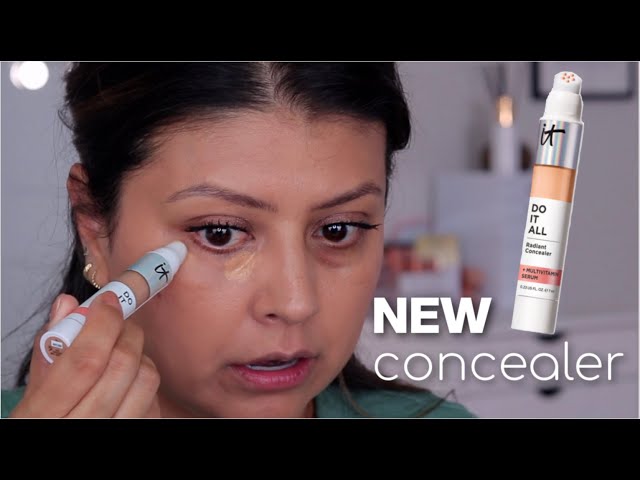 Vídeo relacionado con IT Cosmetics, Do It All Radiant Concealer, Corrige, Ilumina y Rellena la Piel, Larga Duración, Antiojeras, Tez Luminosa, Formulado con Sérum Multivitaminas, 7 ml, Tono: Medium Neutral 305