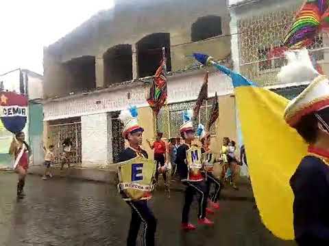 Fanfarra cemur de Uruçuca desfilando em Itajuípe