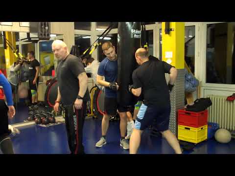 Fussball Trainingszirkel im Fitline (hear me now,Lindsey St.Ben Z.Freischw.)