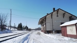 preview picture of video 'Amtrak Train Passing Ye Olde Brookfield WI station. HD Multicam'