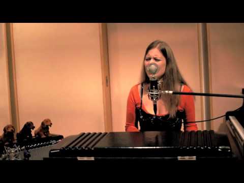 Yvi Szoncso - Batucada (Marcos Valle - acoustic live cover - Bader Studio Sessions II)