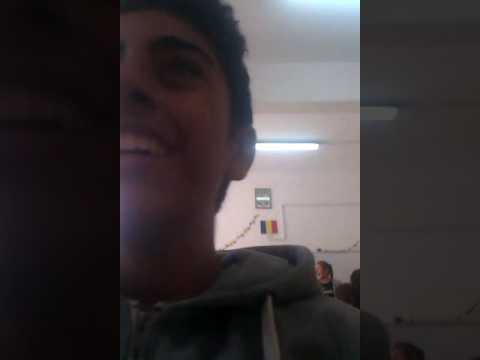 Colega mea Adelina incepe sa cante 😂😂😂