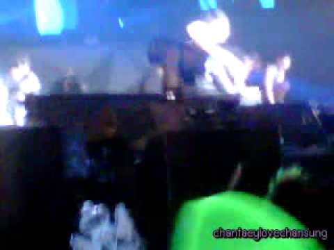 120218-Chansung Cut-Tired of waiting hands up asia@BKK