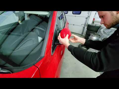 Как снять пластиковую накладку, корпус бокового зеркала заднего вида в Geely Coolray. Снять зеркало.