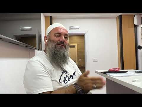 Komentuesi thotë "Bota tjetër është Prallë" - Hoxhë Bekir Halimi