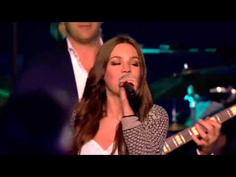 Laura Omloop - Smoorverliefd @Liefde voor Sterren tegen de muziek op