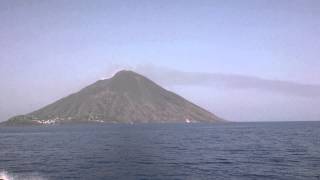 preview picture of video 'Stromboli isole eolie vista barca lato Ginostra'