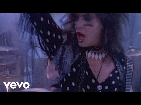 Mötley Crüe - Smokin In The Boys Room