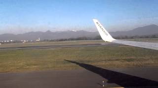 preview picture of video 'Take Off from Bergamo, Ryanair, Flight FR1270 to Athens, Boeing 737-800'