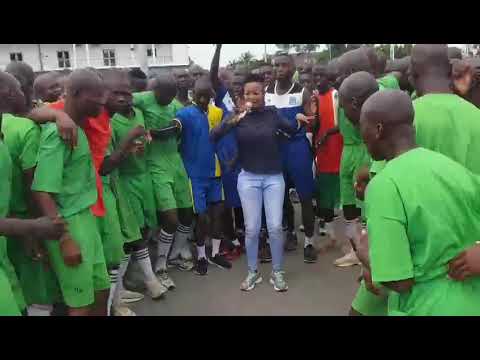 MIRA BRAKADAY EN PRESTATION SUR LE SON DÉFI🔥