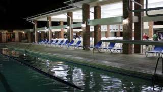 preview picture of video 'Area de la piscina en la noche del Centro Español, Santiago,  Rep.Dominicana'