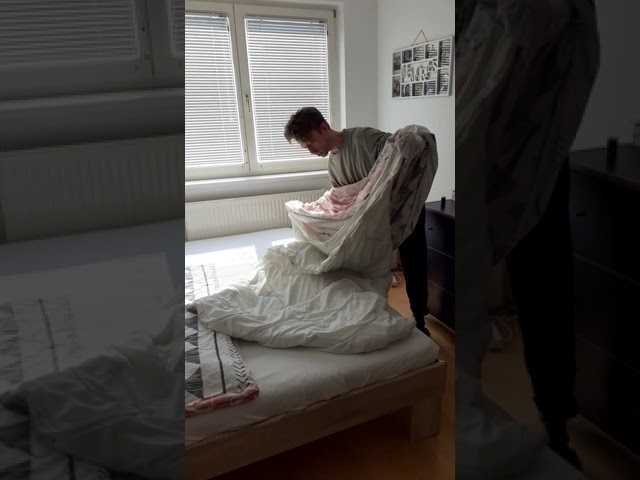 Vídeo relacionado con Bedlam - Funda nórdica Que Brilla en la Oscuridad - Tamaño Individual (200 x 140 cm) - Reversible (2 diseños) - Ropa de Cama Galaxy y Planeta para niños - Funda de edredón del Universo del Sistema