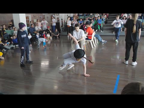 начинающие bgirl Fantola vs Руслан Максутов - "ALL OPTION" break dance battle, брейкданс чемпионат