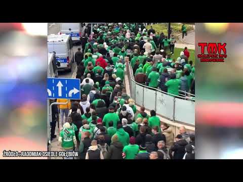Przemarsz kibiców Radomiaka przed meczem z Rakowem Częstochowa!