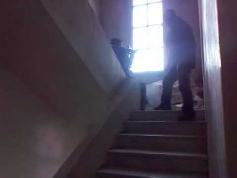 استهداف أحد المباني التي يحتصن فيها عناصر النظام بمدفع ار بي جي في بلدة عقربا في ريف دمشق من قبل كتيبة ام المؤمنين عائشة