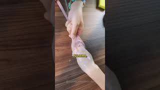 Como as pessoas colocam essas pulsieras tão apertadas?