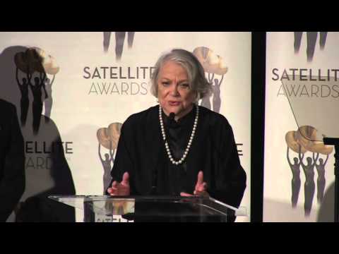 Bruce Davison presents Louise Fletcher with the 2015 Mary Pickford Award