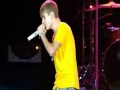 Justin Bieber Fait Un Apparition Surprise Au Concert De Selena Gomez Zendaya Et Bella Watch Me