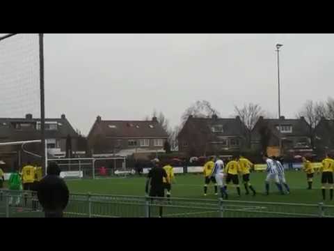 Keeper Perkouw had het even zwaar te verduren