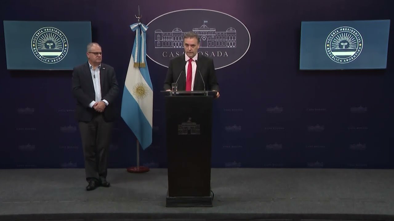 Conferencia de prensa del Vocero Presidencial, Manuel Adorni, y el Embajador de Israel, Eyal Sela.
