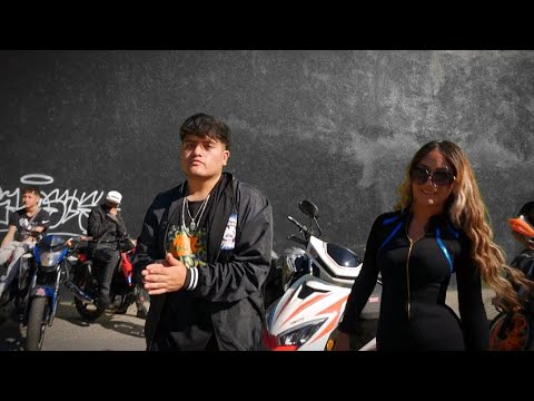 Luiz Arreguin, Lyx Valeria - FRESITA BELLAKA 🍓 (Video Oficial) | EN UN CAMPO DE GIRASOLES