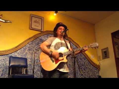 Me Recuerdas A Alguien - Lazcano Malo