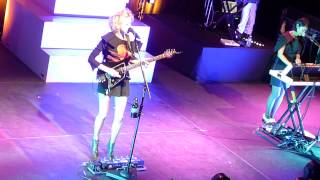 St Vincent "Every Tear Disappears" live @ Paris la Cigale 18/02/2014
