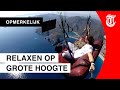 Paraglider neemt bankstel mee de lucht in