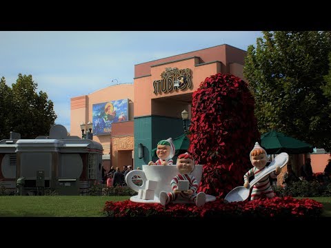 Christmas Decor & Swirling Saucers!