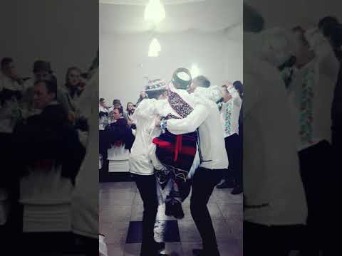 La nunta poienile de sub munte