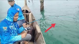 Download lagu Mancing ikan pesanan emak emak ,,yang penting strike lah.Pantai cermin part1 mp3 Download lagu Mancing ikan pesanan emak emak ,,yang penting strike lah.Pantai cermin part1 mp3