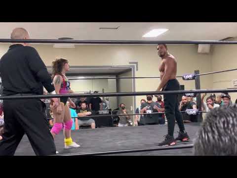Slice Boogie vs Delilah Doom!