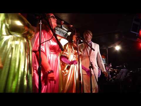 Mike Flowers Pops - Wonderwall (live at the 100 Club)