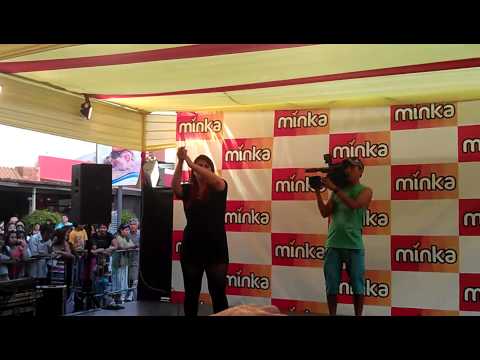 ROJO FAMA CONTRA FAMA -  ANA LUCÍA