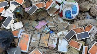 Download lagu 😱Best Day!😍i Found Two iPhone 17 PM, Galaxy S24 Ultra, World Cup Football - Restore Galaxy S21 Ultra mp3
