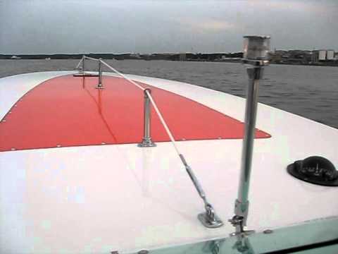 Magnum 27 Sport -77, the wake at 45 knots.