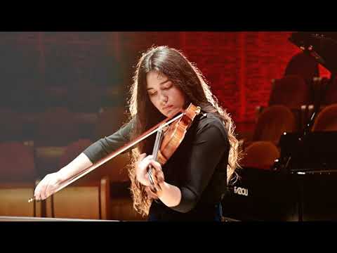 Sara Zeneli suona la Czardas di Monti - violino A.Stradivari 1715 "il Cremonese"