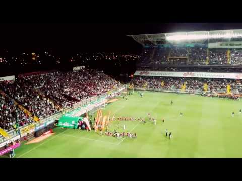 "FINAL 2016: Saprissa 2 Herediano 0, Â¡recibimiento de la Cueva!" Barra: Ultra Morada • Club: Saprissa • País: Costa Rica