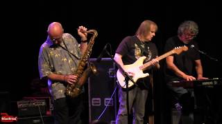 WALTER TROUT • Crash And Burn • Sellersville Theater 7-6-17