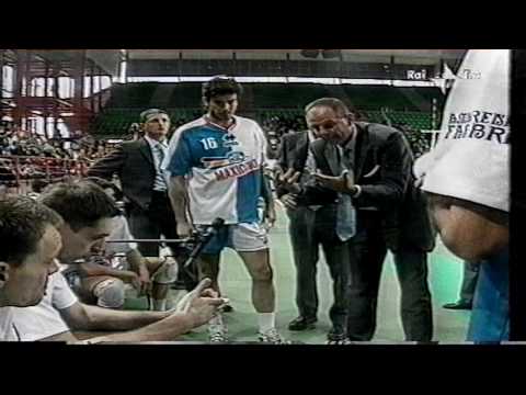 Maxicono Parma - Sisley Treviso 3-2 (19-25,23-25,27-25,25-18,16-14)