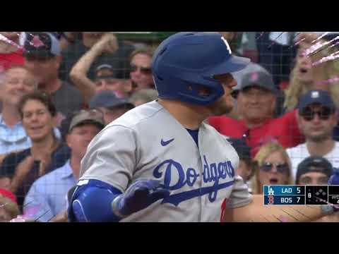 Max Muncy and Dave Roberts are ejected after arguing with the umpire