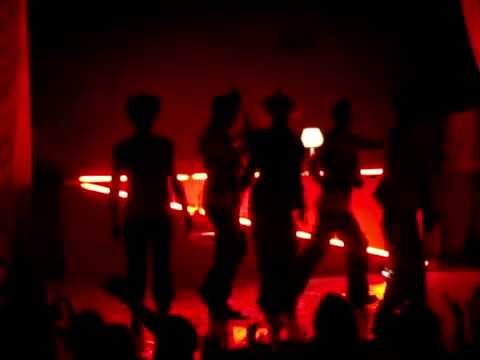 Let's Club 1 ano: Alexia Twister - Vogue Glee